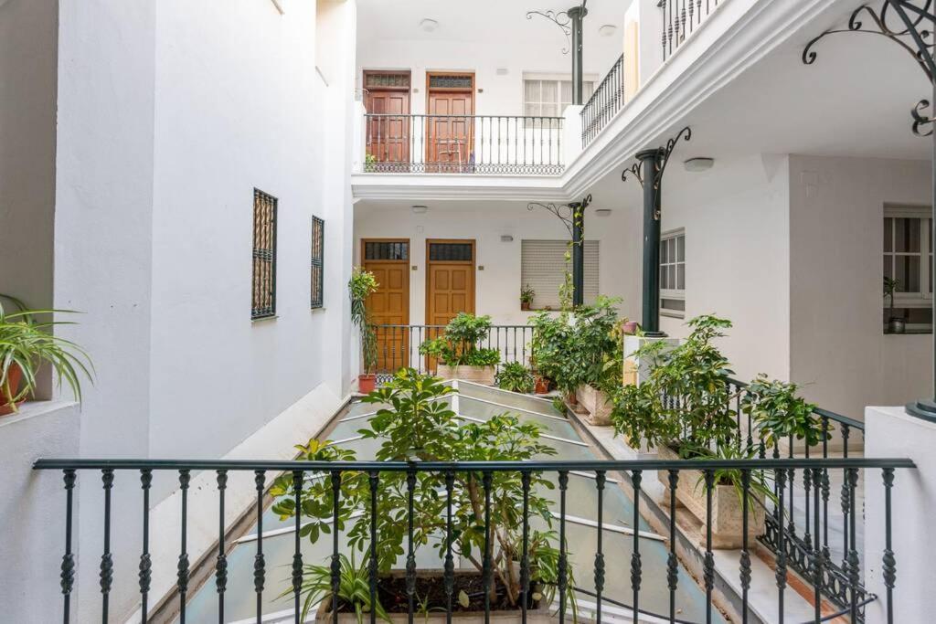 Tgh/ Malaga Centro Carreteria Apartment Exterior photo
